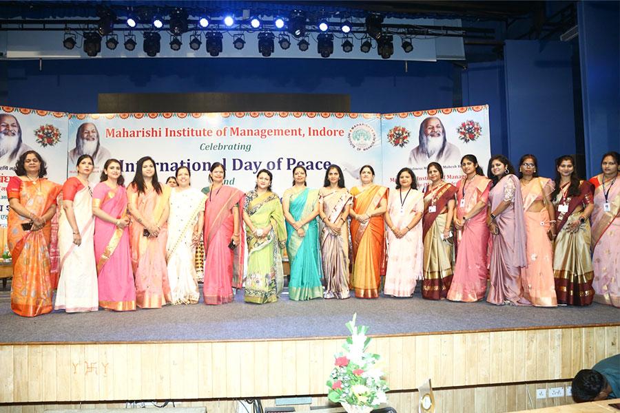 International Day of Peace and the commencement of the academic session of Maharishi Institute of Management, Indore. Padmashree Dr. Janak Palta Magligan was the chief guest of the programme and international poet Professor Rajeev Sharma and Dr. Rajeev Dixit DCDC, Devi Ahilya University were the special guests. 